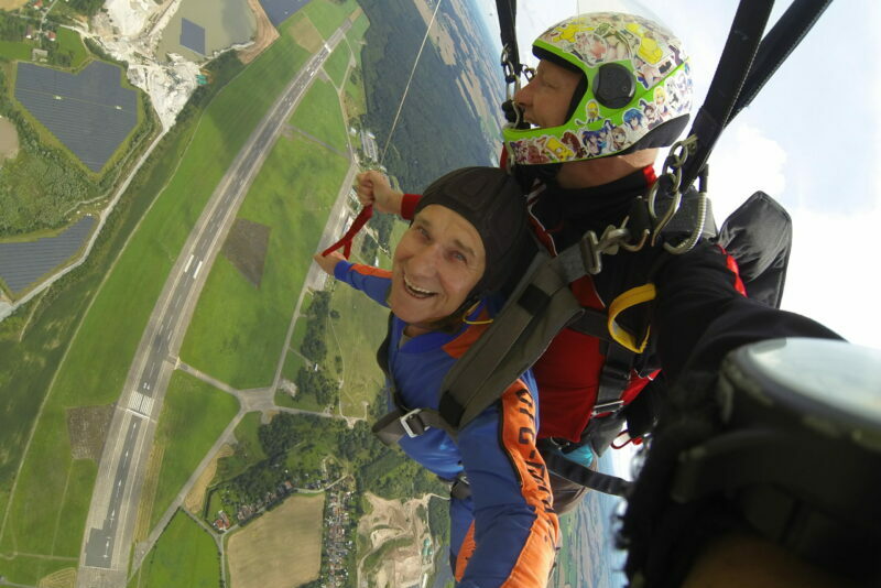 Fallschirmspringen - Tandemspringen | Tandemsprung 2500 Meter | Tandemgutscheine